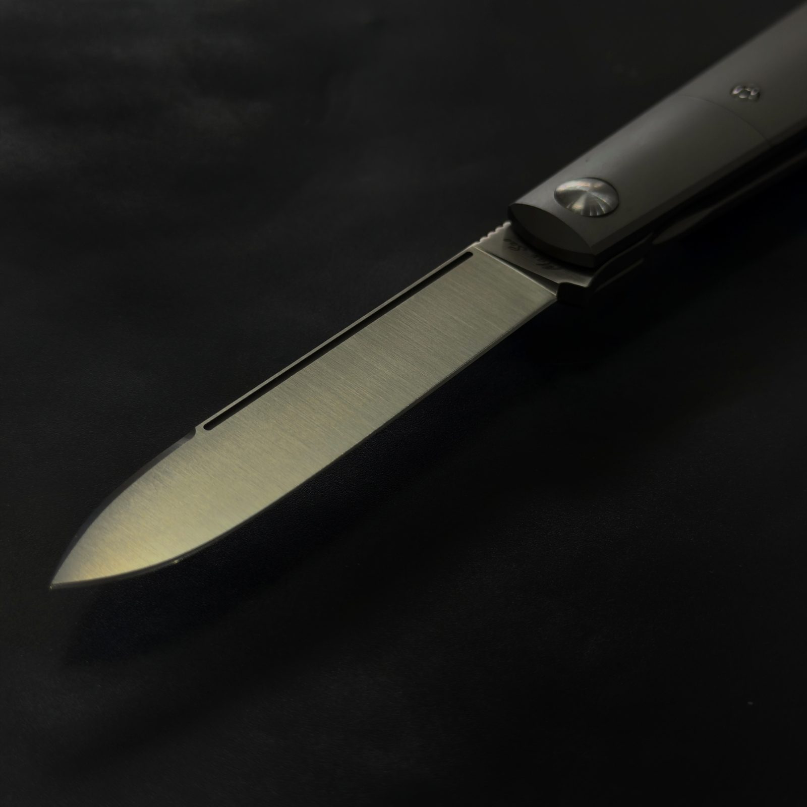 Balboa Spear titanium pocket clip detail
